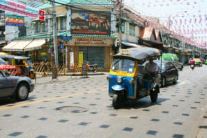 「バンコクのトゥクトゥク」のフリー写真素材を無料ダウンロード