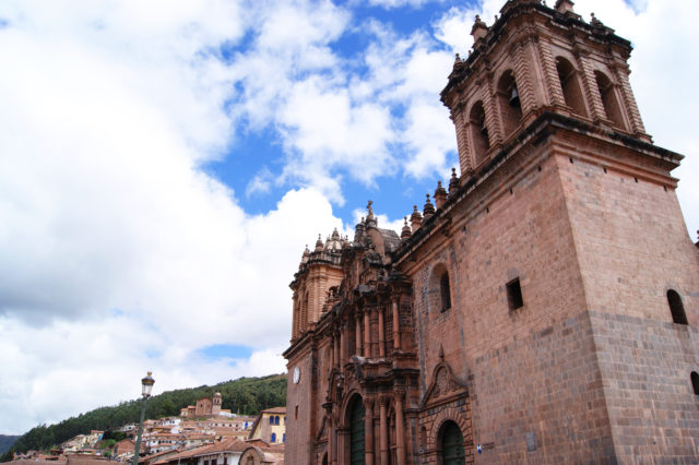 「ペルーの世界遺産クスコ市街の大聖堂」のフリー写真素材を無料ダウンロード