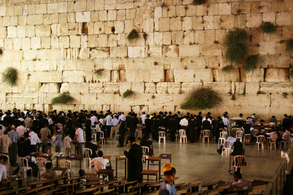 ユダヤ人の聖地「嘆きの壁」