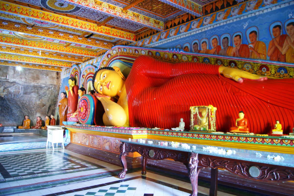 Reclining Buddha in Isurumuniya Temple