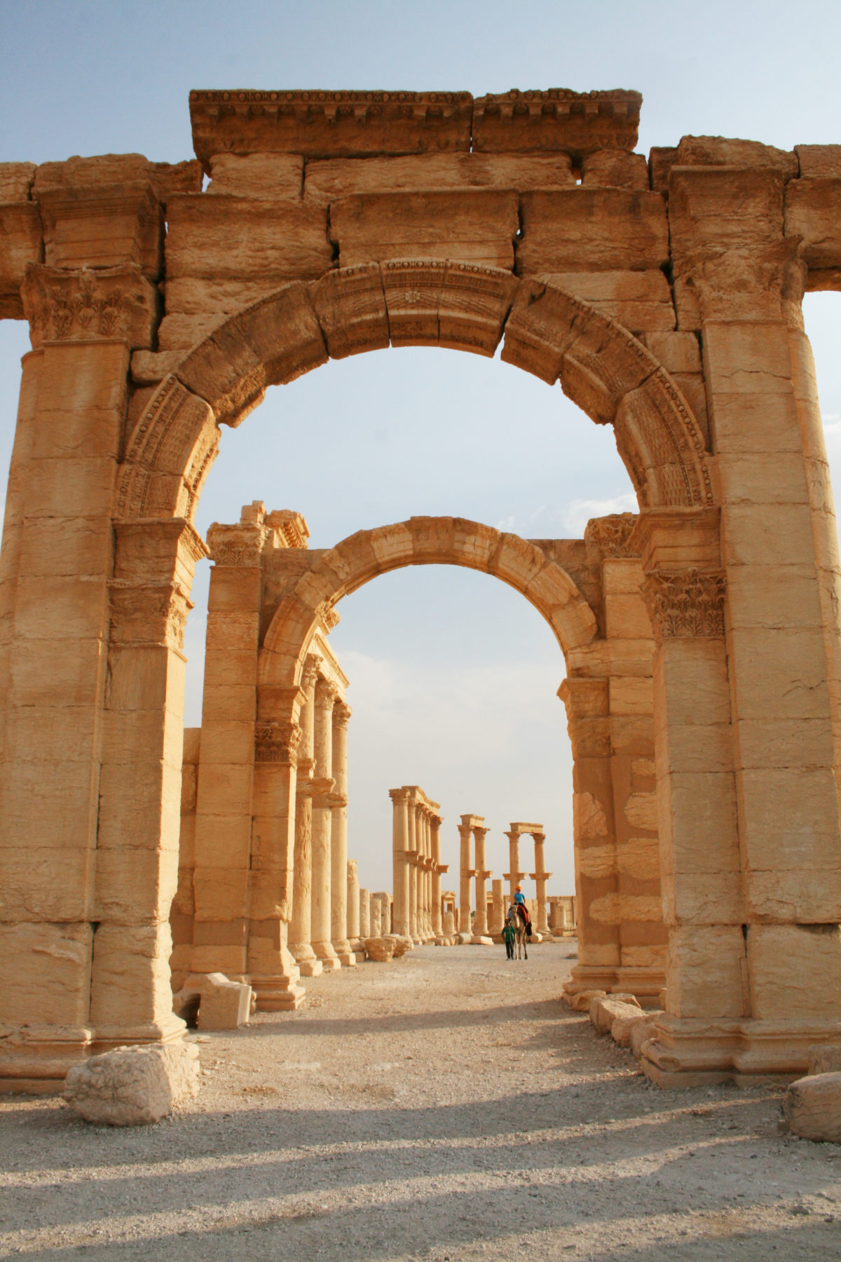 Walk through the desert oasis “Palmyra ruins” before the civil war in Syria